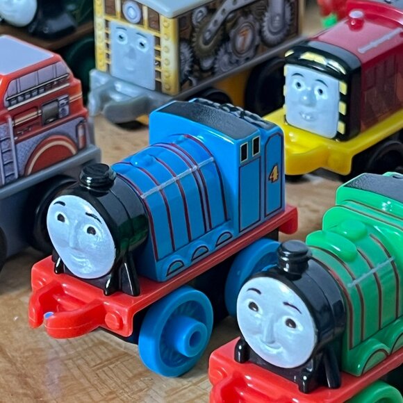 Thomas & Friends Toy Trains MINIS Mixed Train Lot - Picture 5 of 6